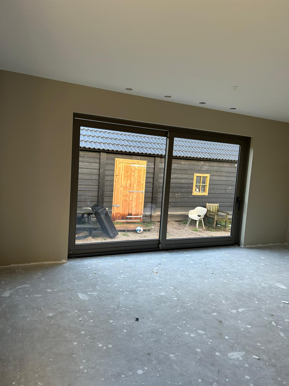 Nieuwbouw stucen: wanden met renovlies, plafonds stucen foto 9