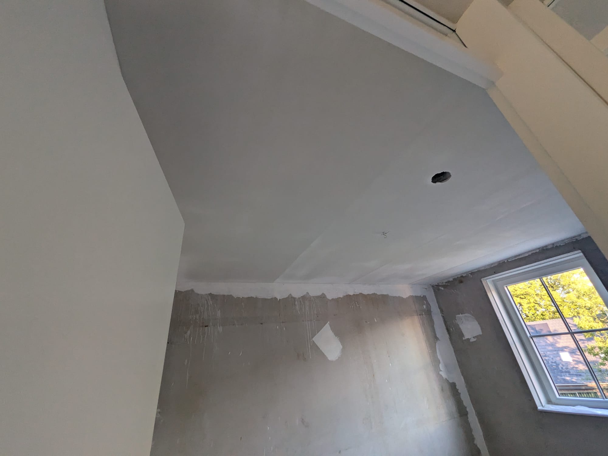 Nieuwbouw stucen: wanden met renovlies, plafonds stucen foto 4