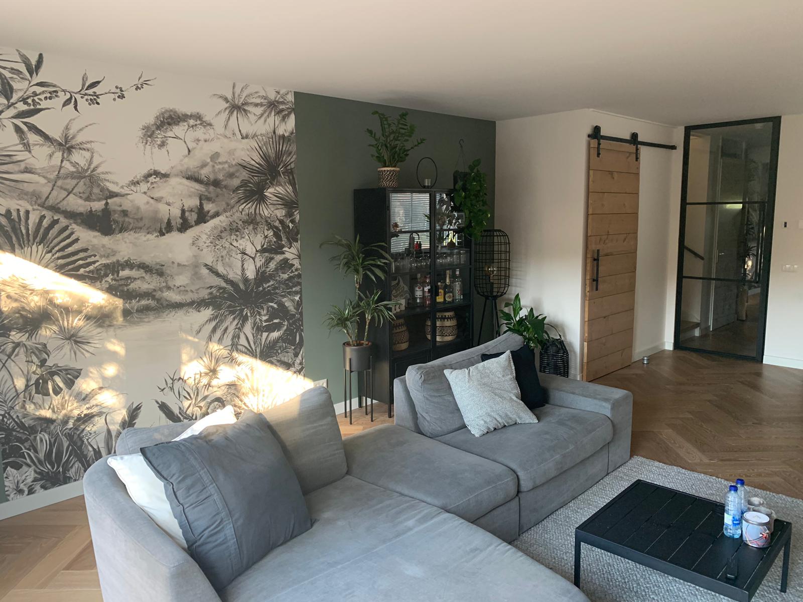 Luxe behang, renovlies en sauswerk in een nieuwbouwwoning